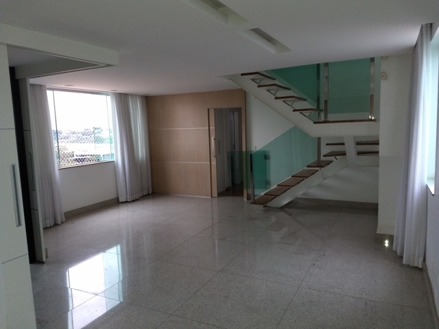 Cobertura à venda com 3 quartos, 250m² - Foto 1