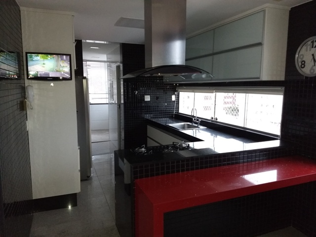 Cobertura à venda com 3 quartos, 250m² - Foto 2