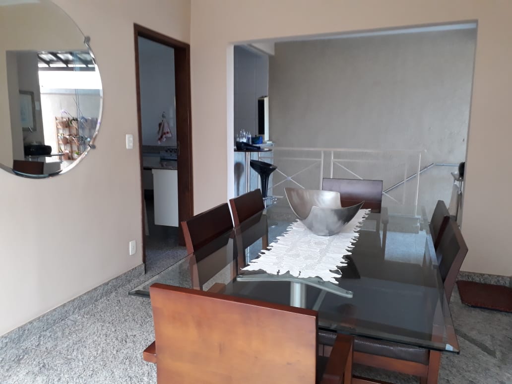 Casa à venda com 6 quartos, 295m² - Foto 4