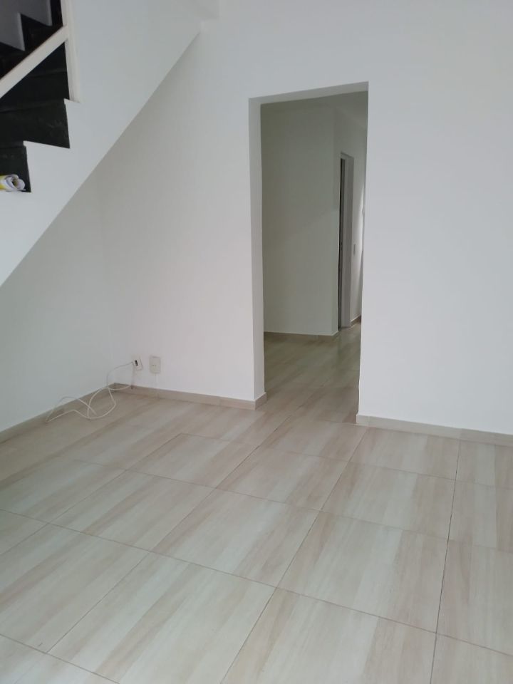 Casa para alugar com 2 quartos, 65m² - Foto 2