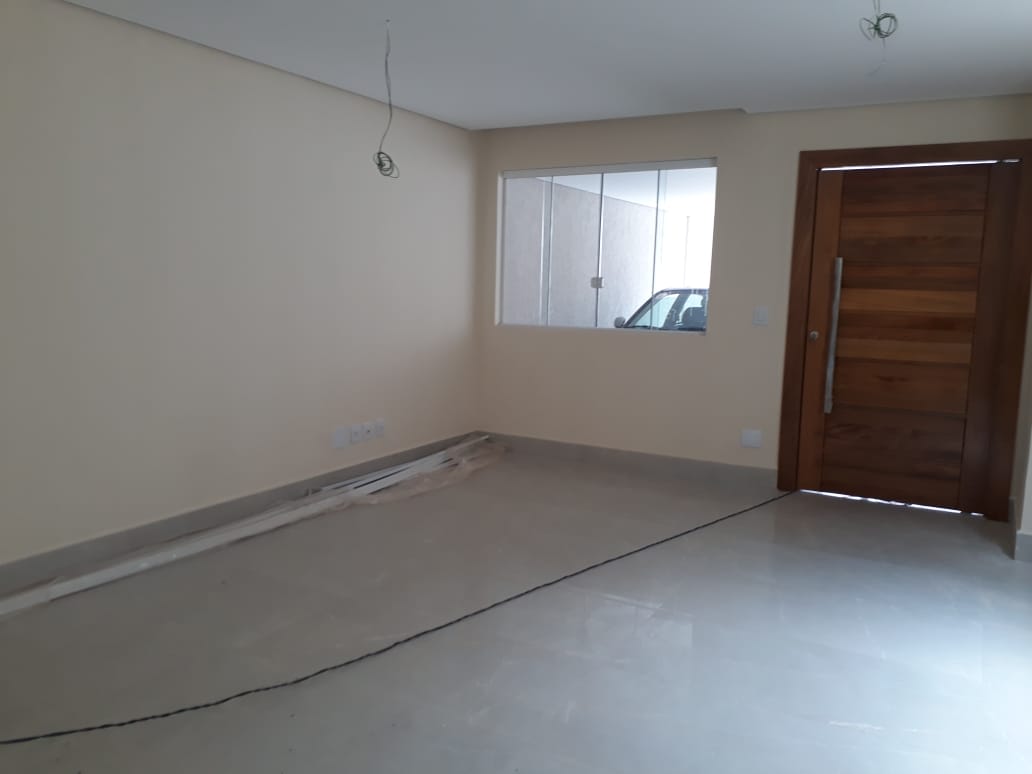 Casa à venda com 4 quartos, 320m² - Foto 1