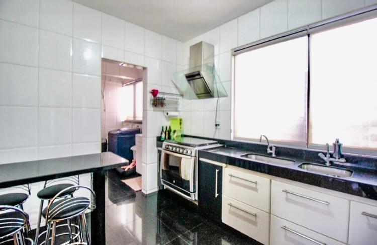 Cobertura à venda com 4 quartos, 270m² - Foto 2