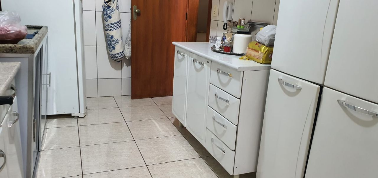 Apartamento à venda com 3 quartos, 137m² - Foto 11