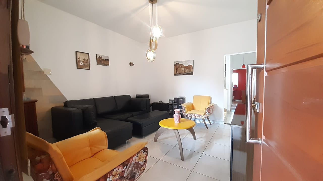 Casa à venda com 3 quartos, 141m² - Foto 2