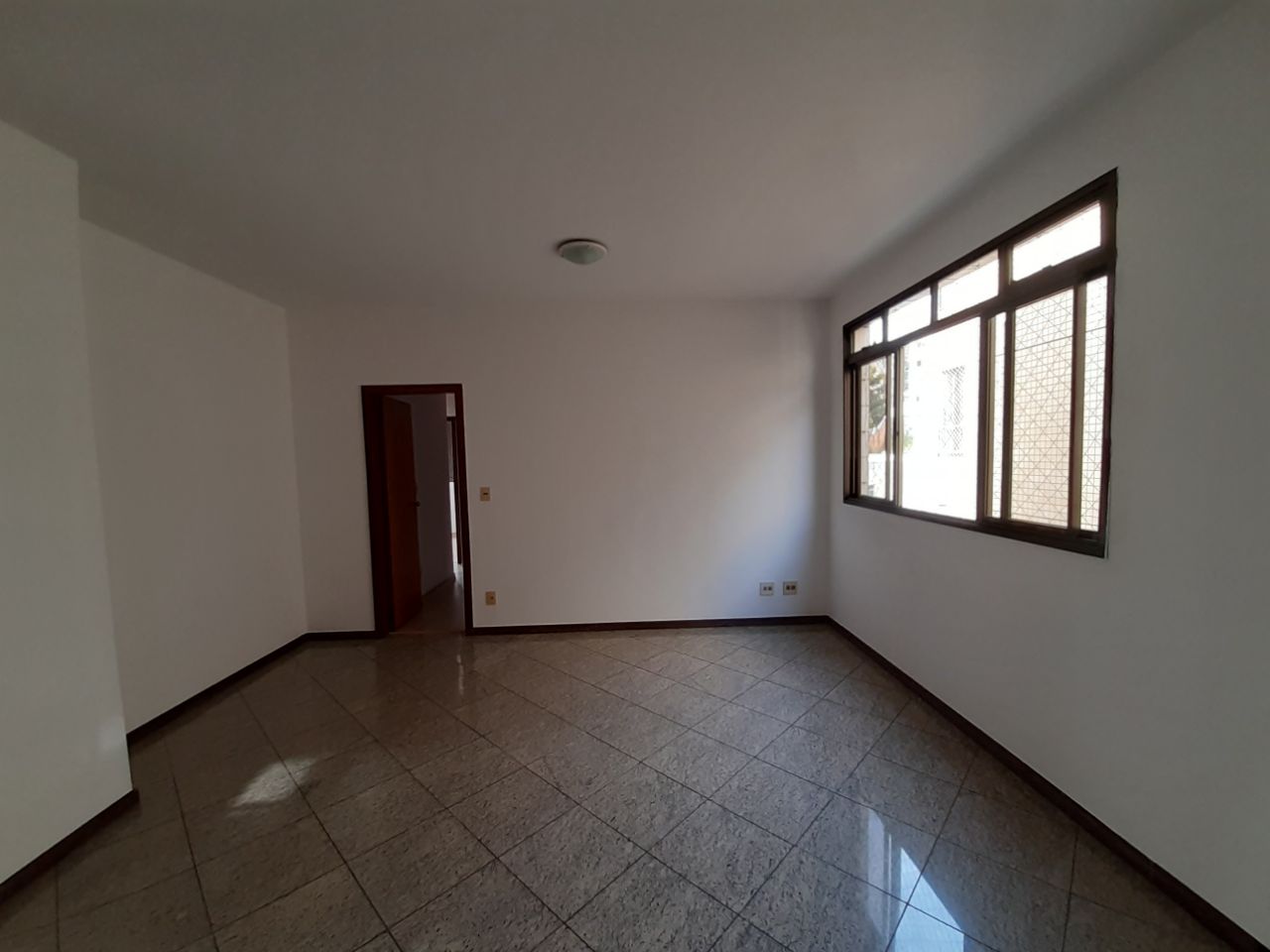 Apartamento à venda com 3 quartos, 142m² - Foto 2