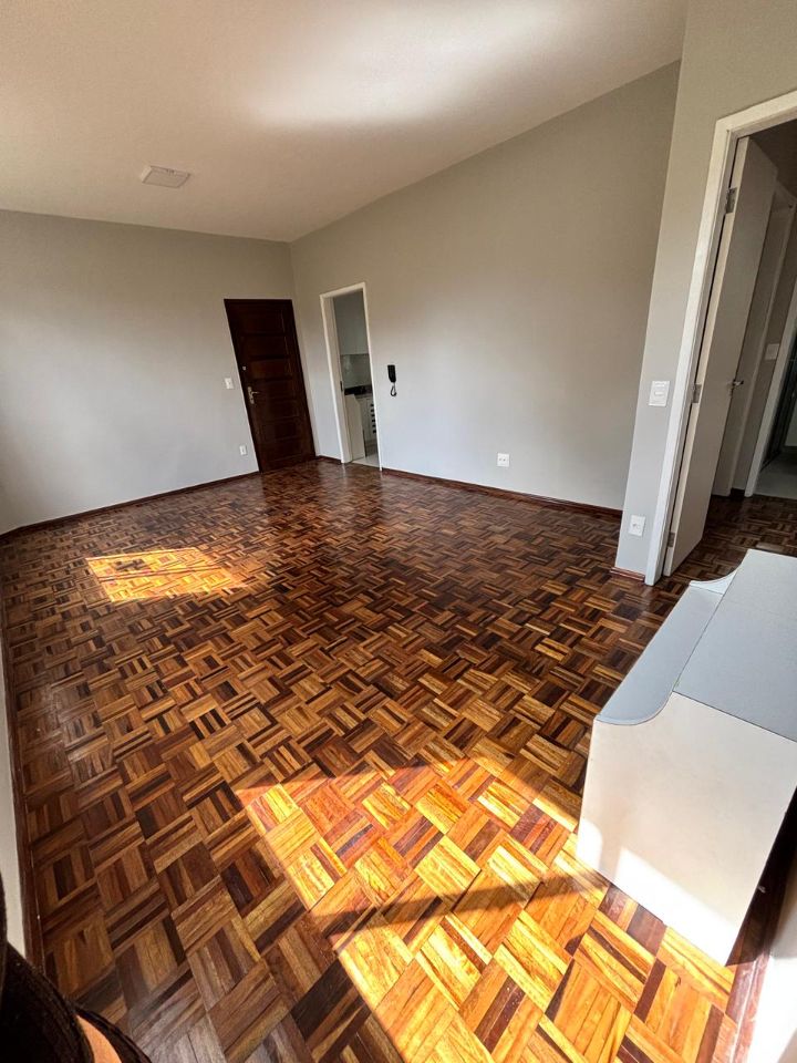 Apartamento para alugar com 3 quartos, 77m² - Foto 2