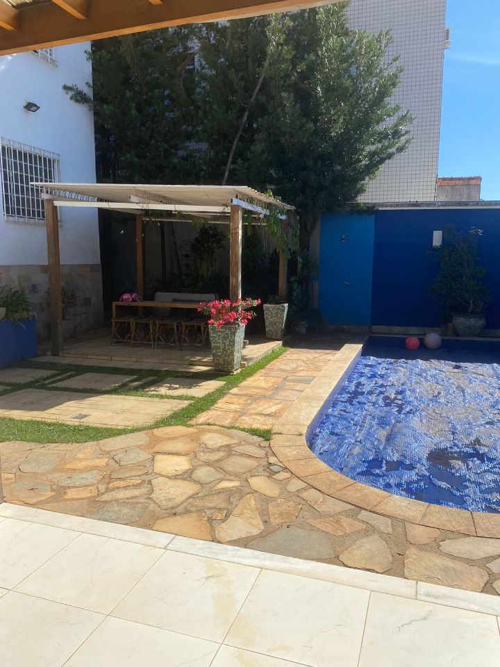 Casa à venda com 4 quartos, 360m² - Foto 1