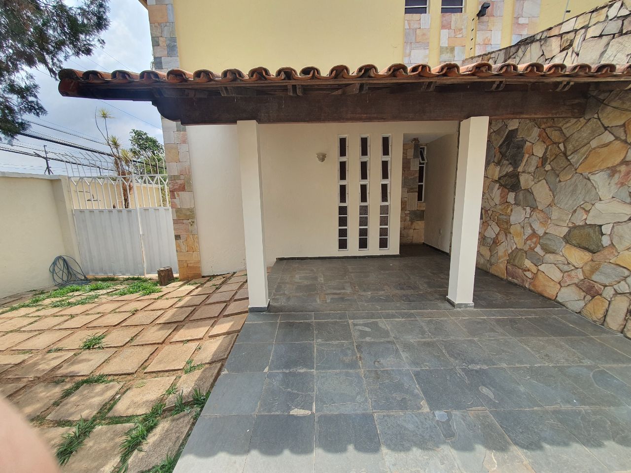 Casa para alugar com 3 quartos, 174m² - Foto 1