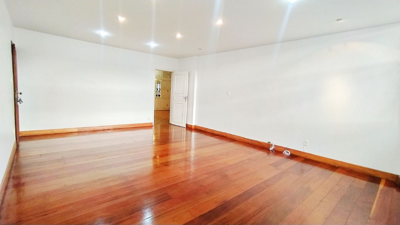 Apartamento à venda com 4 quartos, 210m² - Foto 4