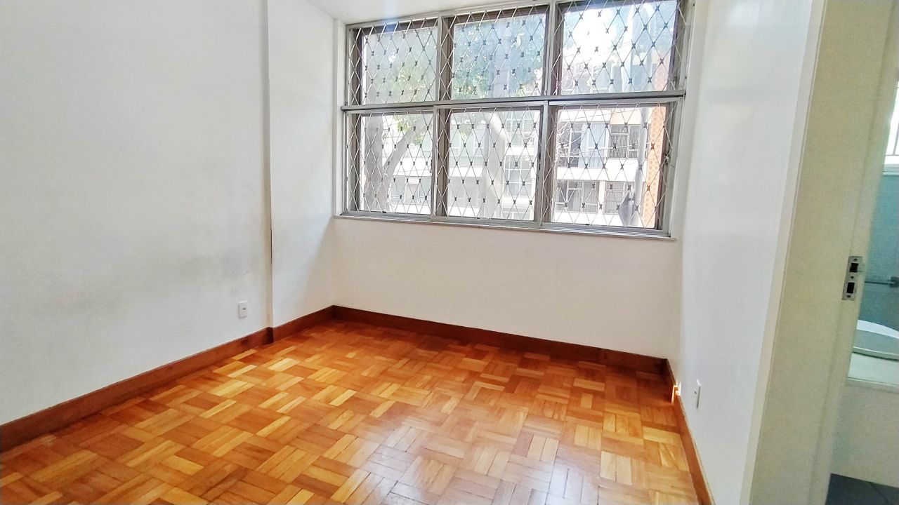 Apartamento à venda com 4 quartos, 210m² - Foto 2