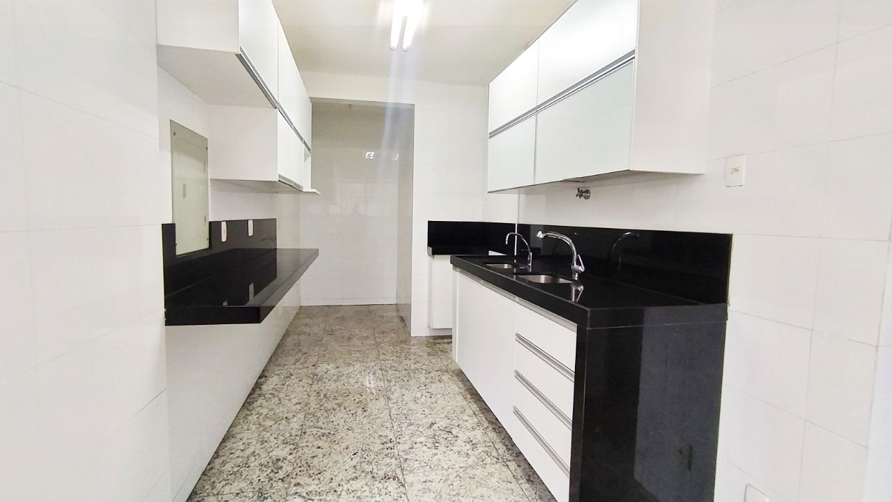 Apartamento à venda com 4 quartos, 210m² - Foto 9