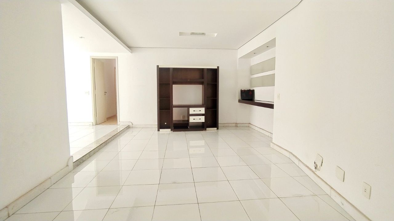 Apartamento à venda com 3 quartos, 130m² - Foto 1