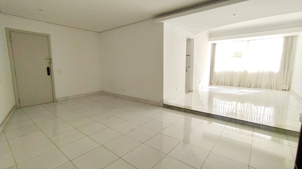 Apartamento à venda com 3 quartos, 130m² - Foto 2