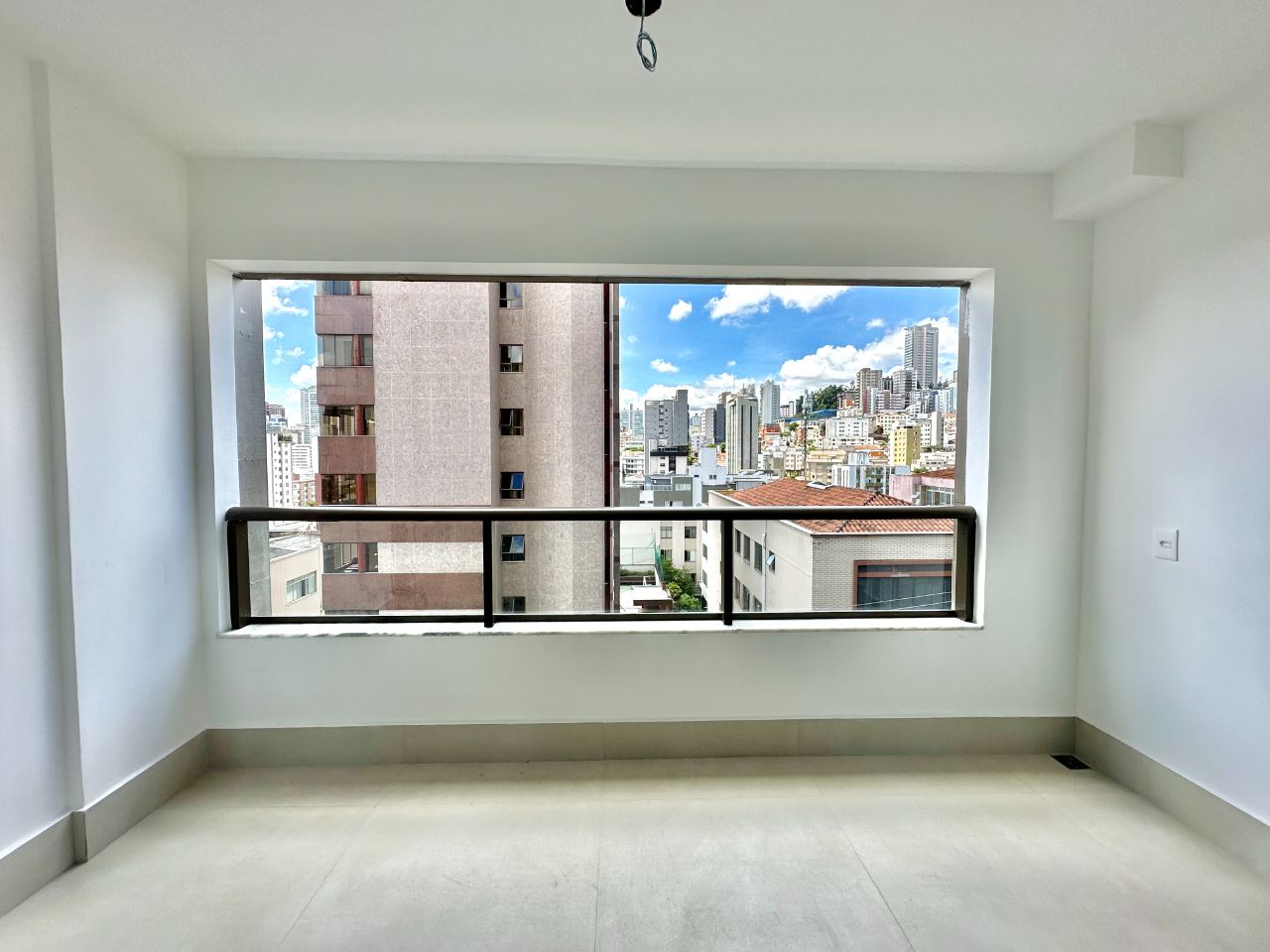 Apartamento à venda com 4 quartos, 145m² - Foto 2