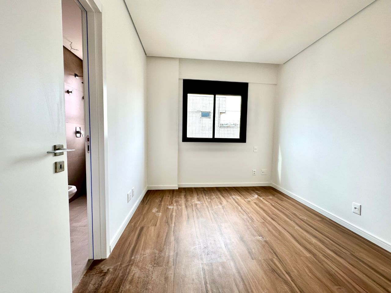 Apartamento à venda com 4 quartos, 140m² - Foto 9