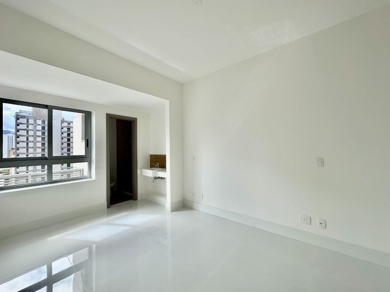 Apartamento à venda com 2 quartos, 72m² - Foto 10