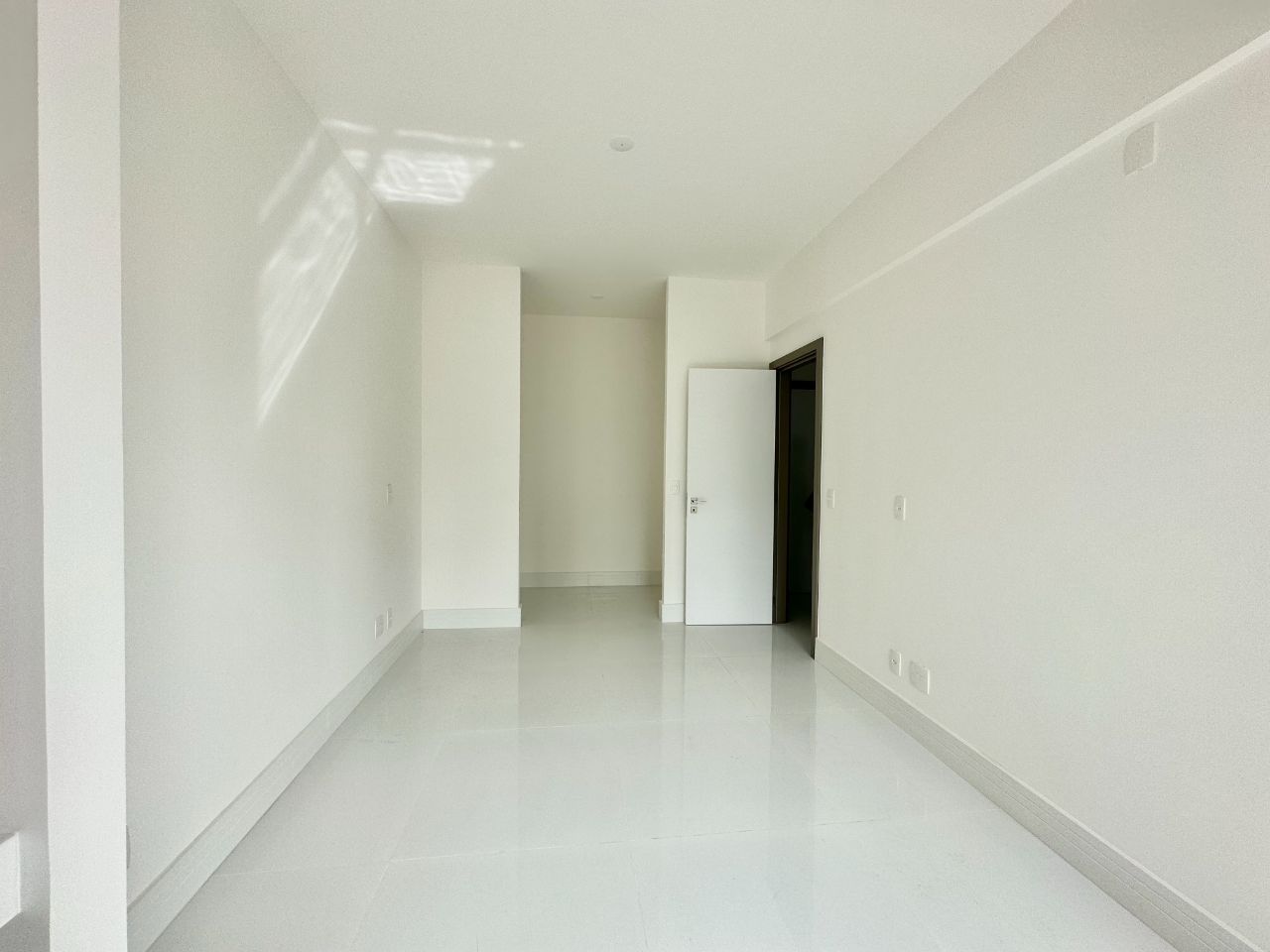 Apartamento à venda com 2 quartos, 72m² - Foto 8