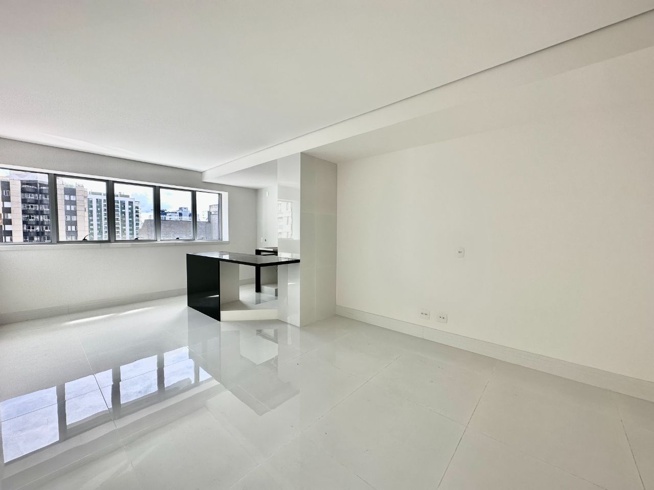 Apartamento à venda com 2 quartos, 72m² - Foto 4