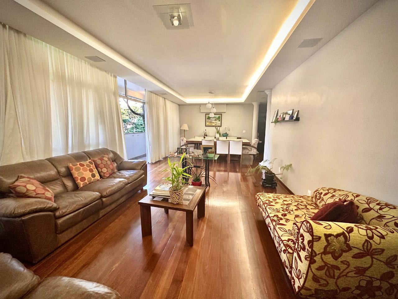 Apartamento à venda com 4 quartos, 300m² - Foto 1