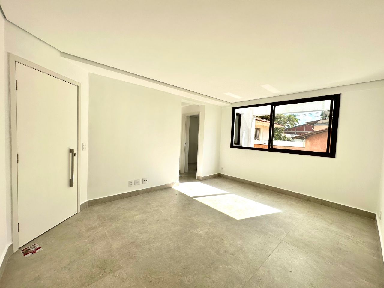 Apartamento à venda com 3 quartos, 86m² - Foto 2