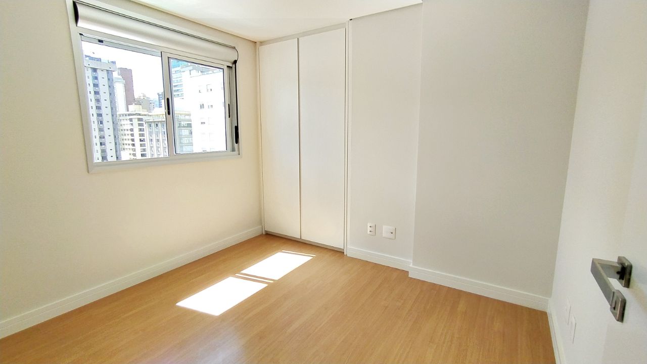 Apartamento à venda com 2 quartos, 68m² - Foto 8