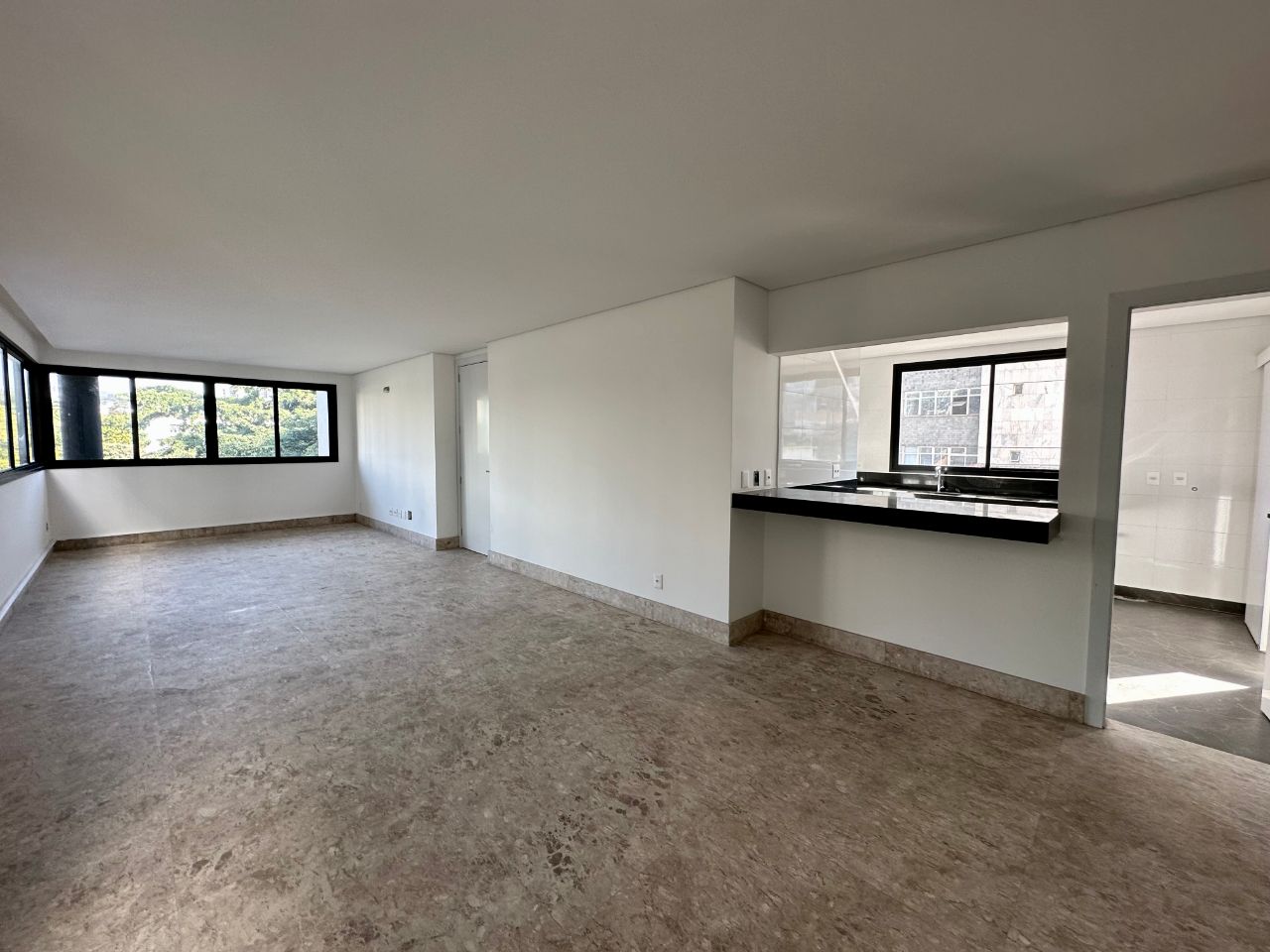 Apartamento à venda com 4 quartos, 205m² - Foto 3