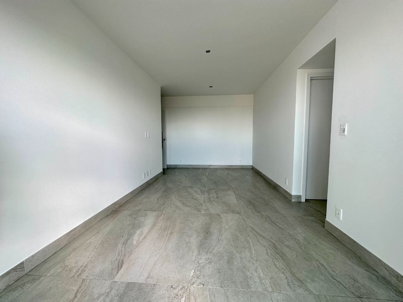 Apartamento à venda com 2 quartos, 67m² - Foto 3