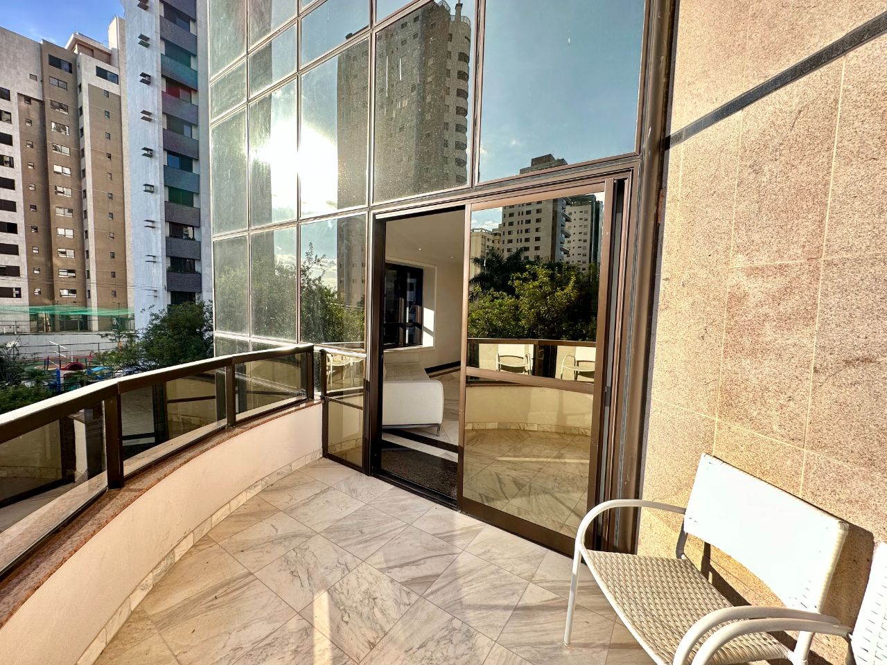 Apartamento à venda com 4 quartos, 230m² - Foto 4