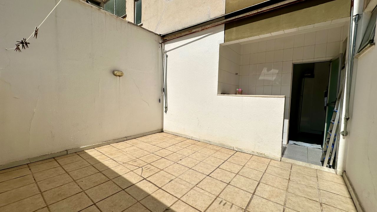 Apartamento à venda com 3 quartos, 100m² - Foto 2