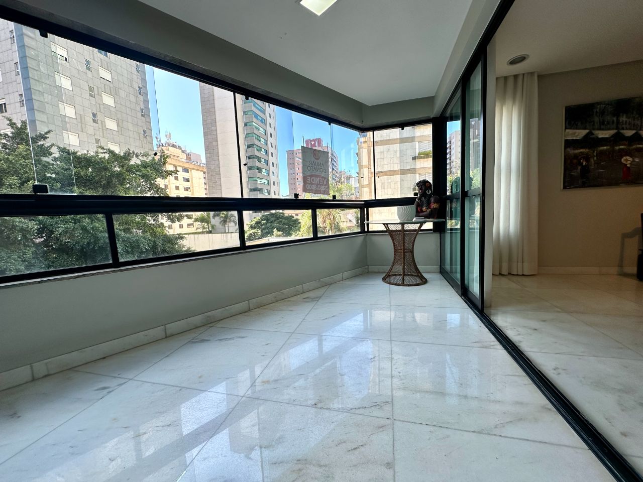 Apartamento à venda com 4 quartos, 210m² - Foto 1