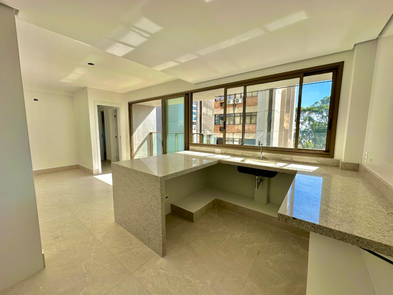 Apartamento à venda com 3 quartos, 86m² - Foto 4