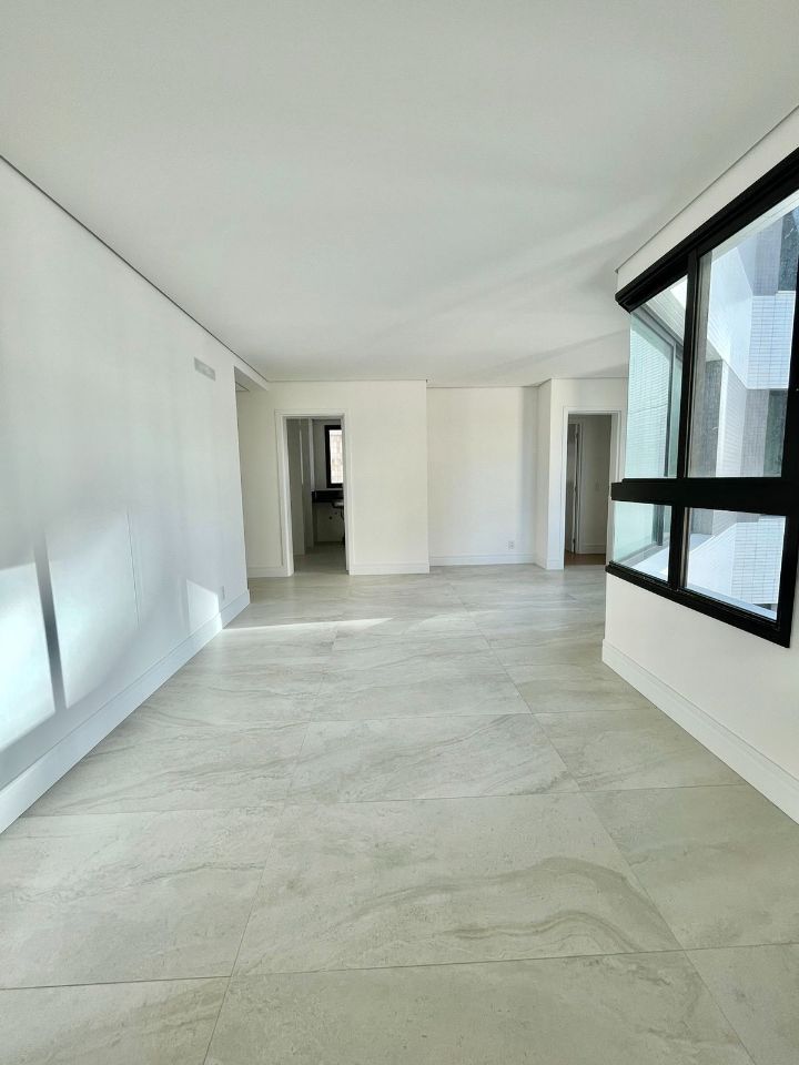 Apartamento à venda com 3 quartos, 97m² - Foto 1