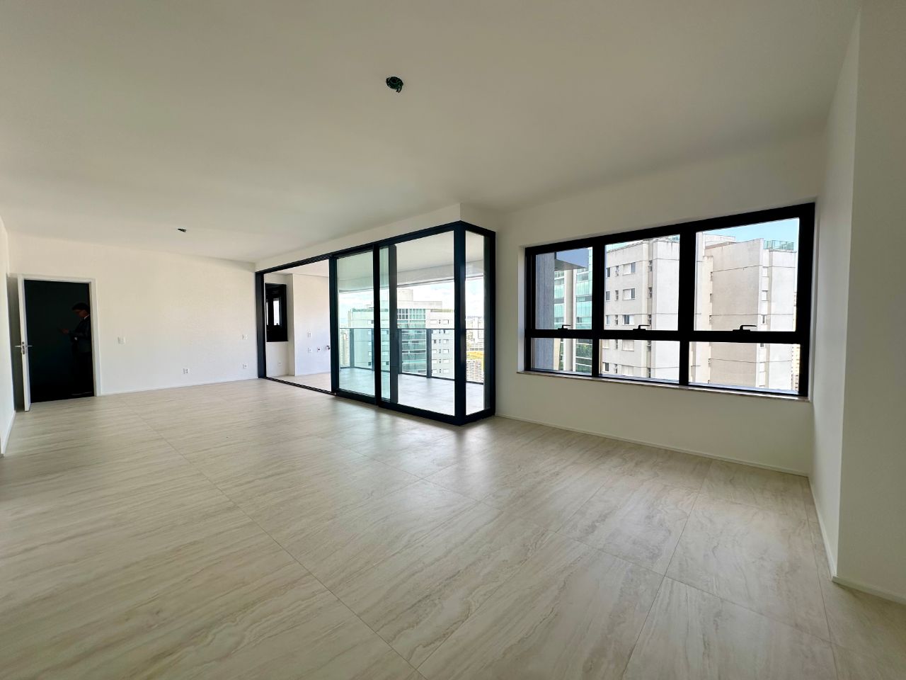 Apartamento à venda com 4 quartos, 225m² - Foto 4