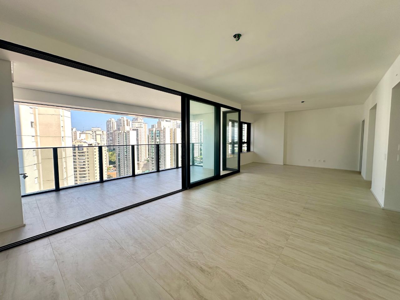 Apartamento à venda com 4 quartos, 225m² - Foto 6