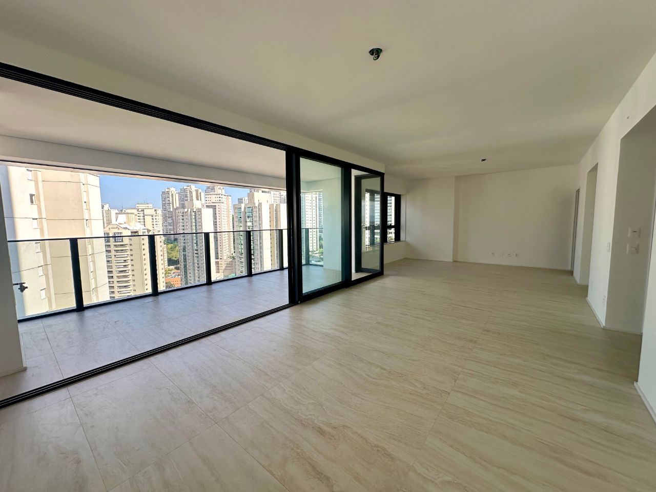 Apartamento à venda com 4 quartos, 225m² - Foto 3