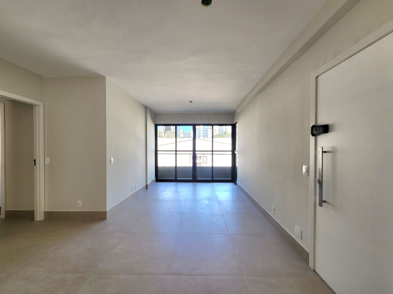 Apartamento à venda com 3 quartos, 85m² - Foto 1