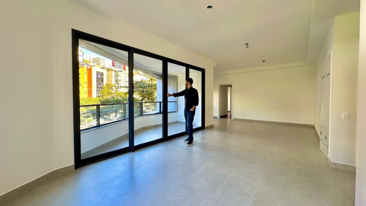 Apartamento à venda com 3 quartos, 150m² - Foto 1