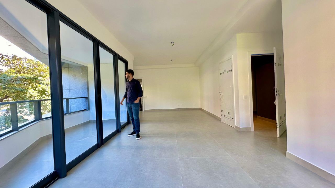 Apartamento à venda com 3 quartos, 150m² - Foto 2