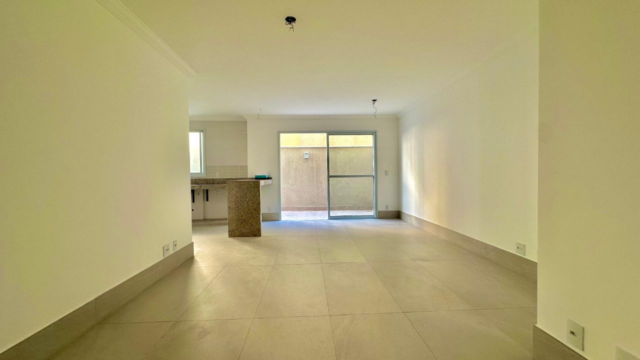 Apartamento à venda com 3 quartos, 157m² - Foto 4