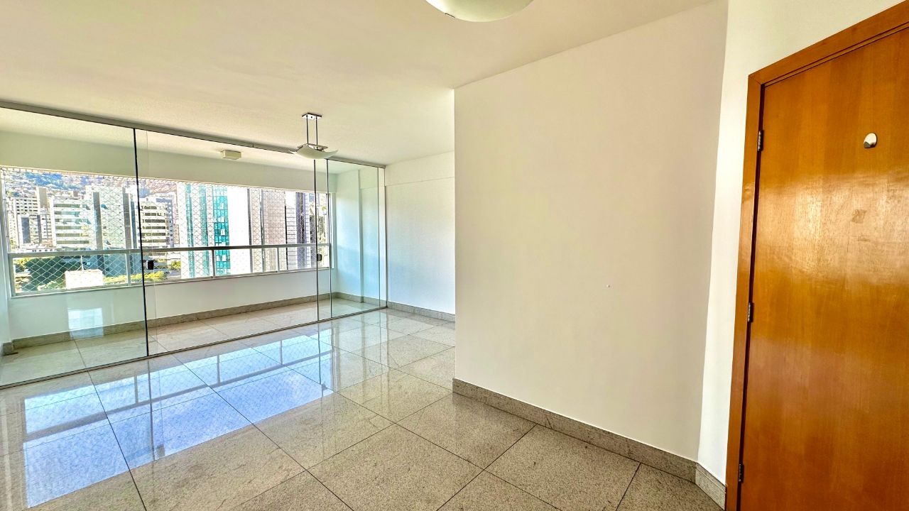 Apartamento à venda com 3 quartos, 115m² - Foto 2