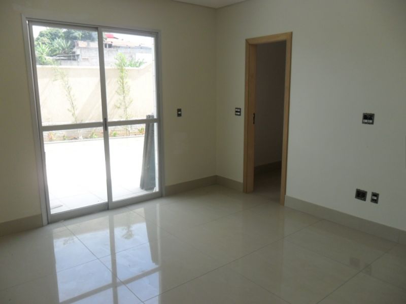 Apartamento à venda com 3 quartos, 200m² - Foto 2