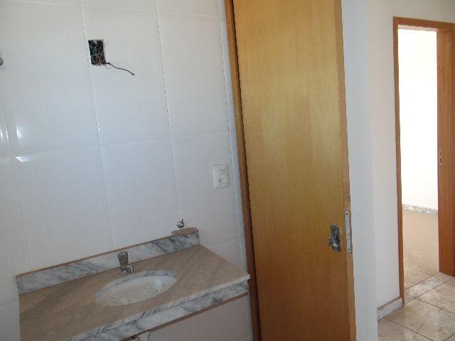Apartamento à venda com 2 quartos, 64m² - Foto 4