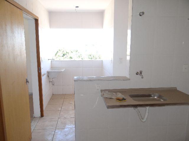Apartamento à venda com 2 quartos, 64m² - Foto 3
