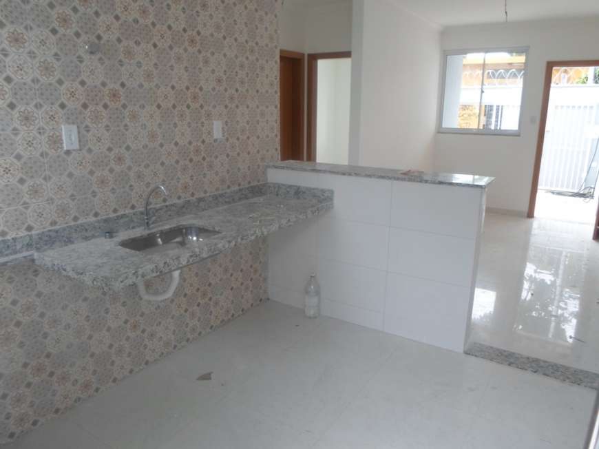 Casa à venda com 2 quartos, 44m² - Foto 2