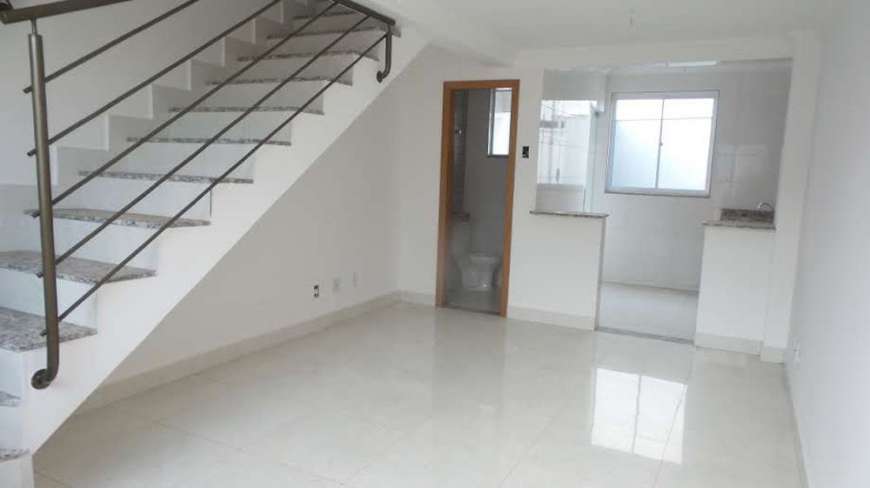 Casa à venda com 2 quartos, 44m² - Foto 1