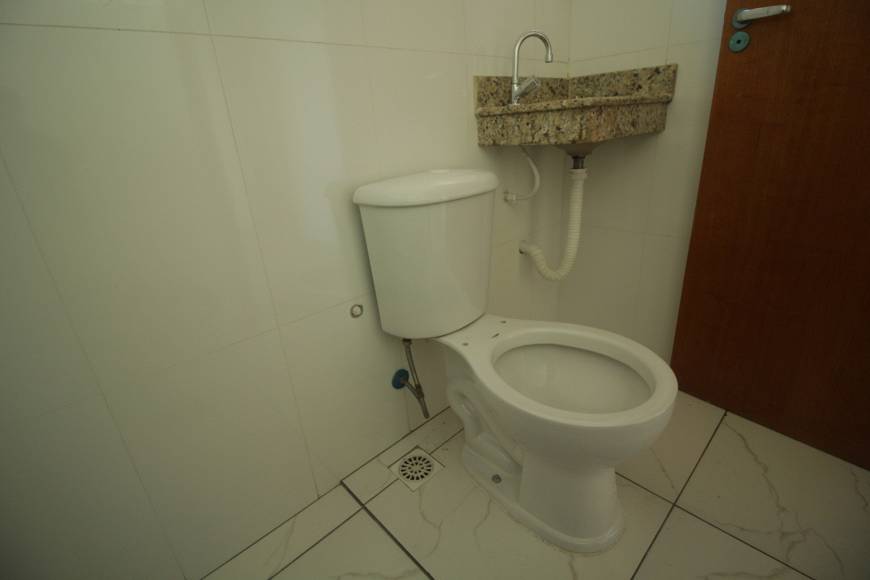 Casa à venda com 2 quartos, 58m² - Foto 2