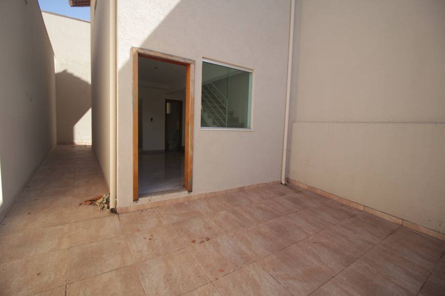 Casa à venda com 2 quartos, 58m² - Foto 1