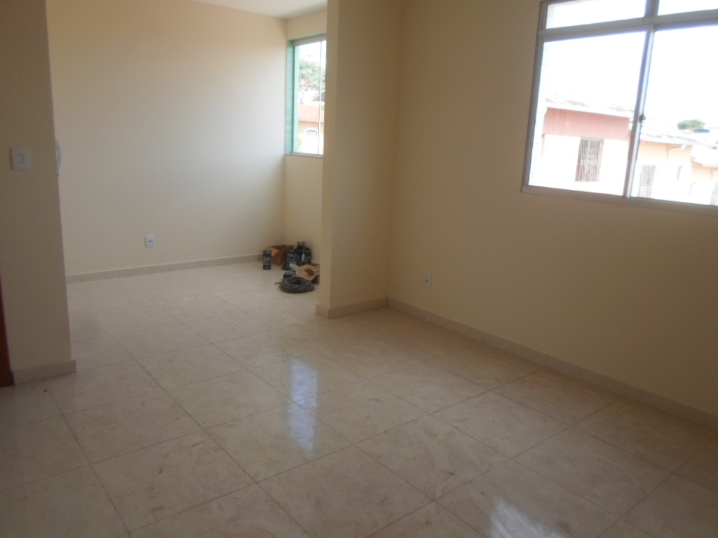 Apartamento à venda com 3 quartos, 90m² - Foto 2