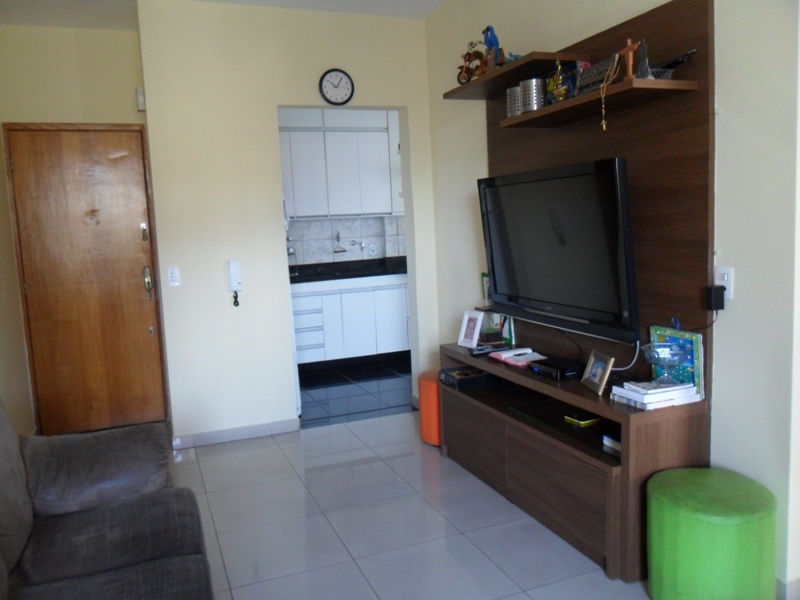 Apartamento à venda com 2 quartos, 67m² - Foto 2