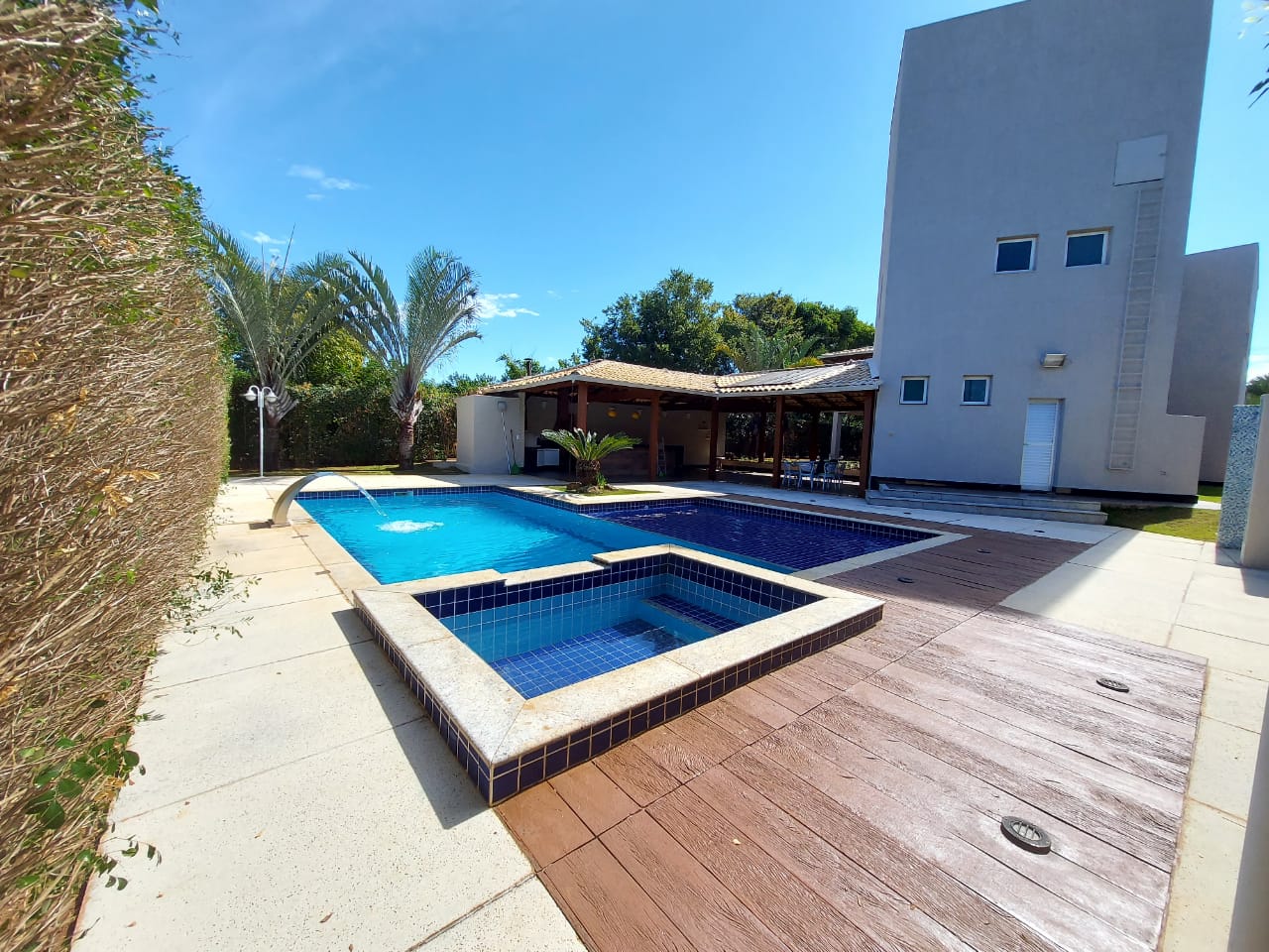 Casa à venda com 4 quartos, 432m² - Foto 1